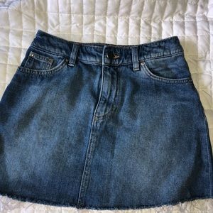 super cute denim skirt!!